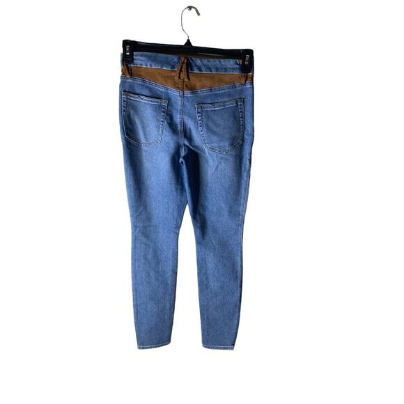 Good American Jeans Women's Size 2/26 Skinny Leg Suede Indigo Med Wash Denim NWT - Picture 3 of 12